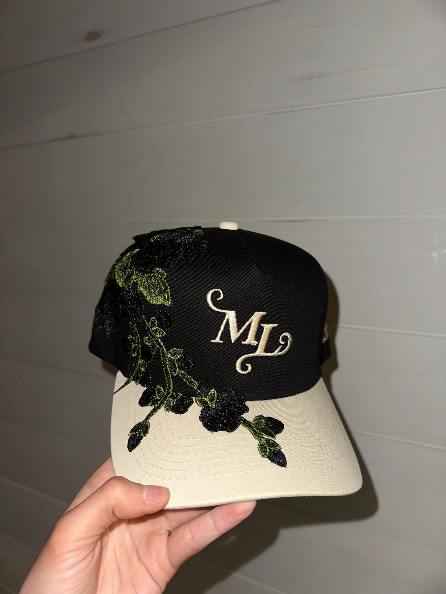 BLACK/CREAM FLORAL SNAPBACK