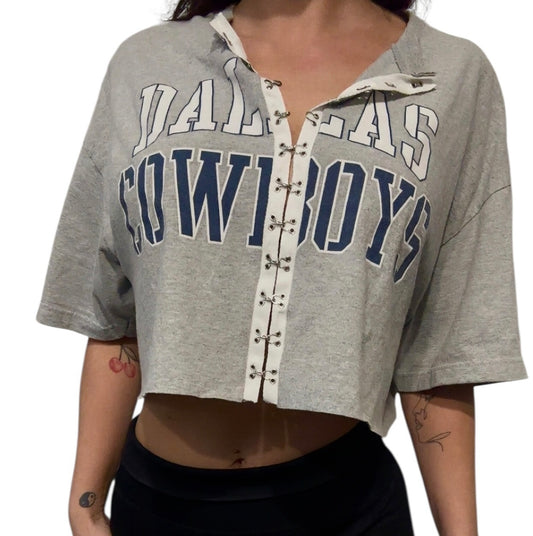 CROPPED COWBOYS TEE